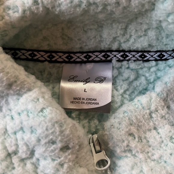 Emily B fluffy sweater - Picture 3 of 3